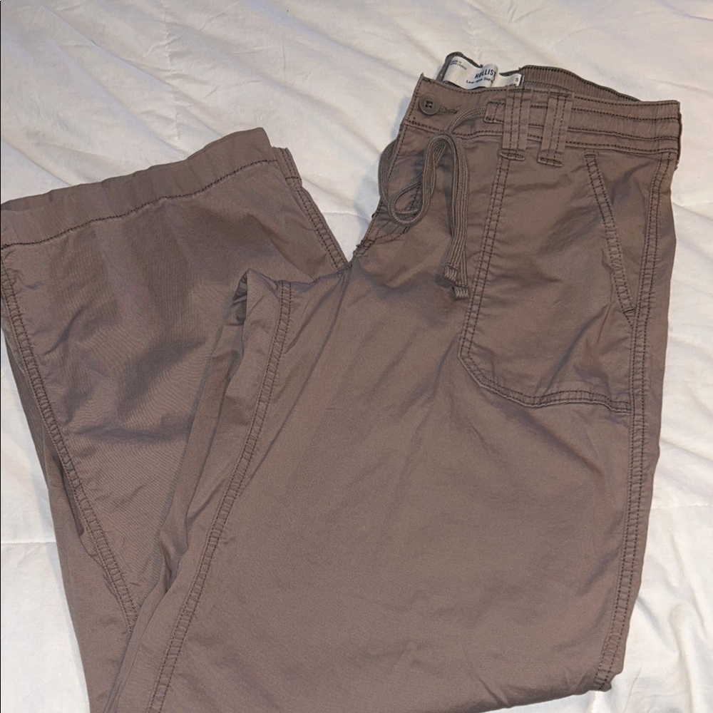Hollister taupe cargo pants 👌🏽